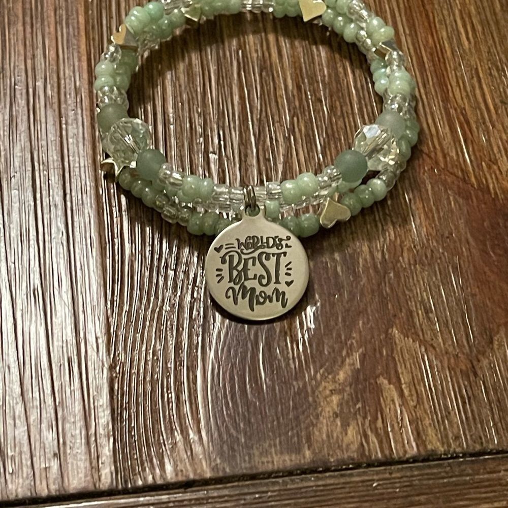 Handmade Worlds Best Mom beaded bracelet